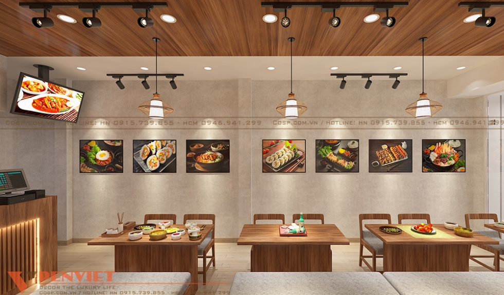 Tranh trang trí món ăn trên tường bên phải của tầng trệt nhà hàng